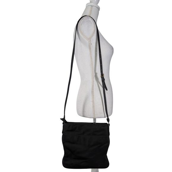 MICHAEL KORS! LUXE BLACK NYLON CROSSBODY W/GOLD HARDWARE PURSE, HANDBAG! - Picture 6 of 13